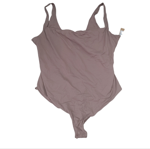 SKIMS Square Neck Thong Bodysuit - Picture 2 of 11